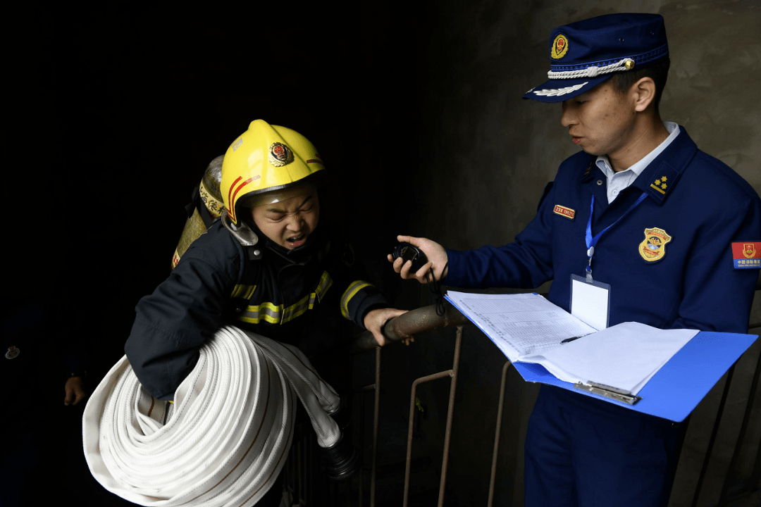 赛艇半决赛，三湘海豚队与东海铁骑队逆转，体能对抗拉满！主场山呼海啸