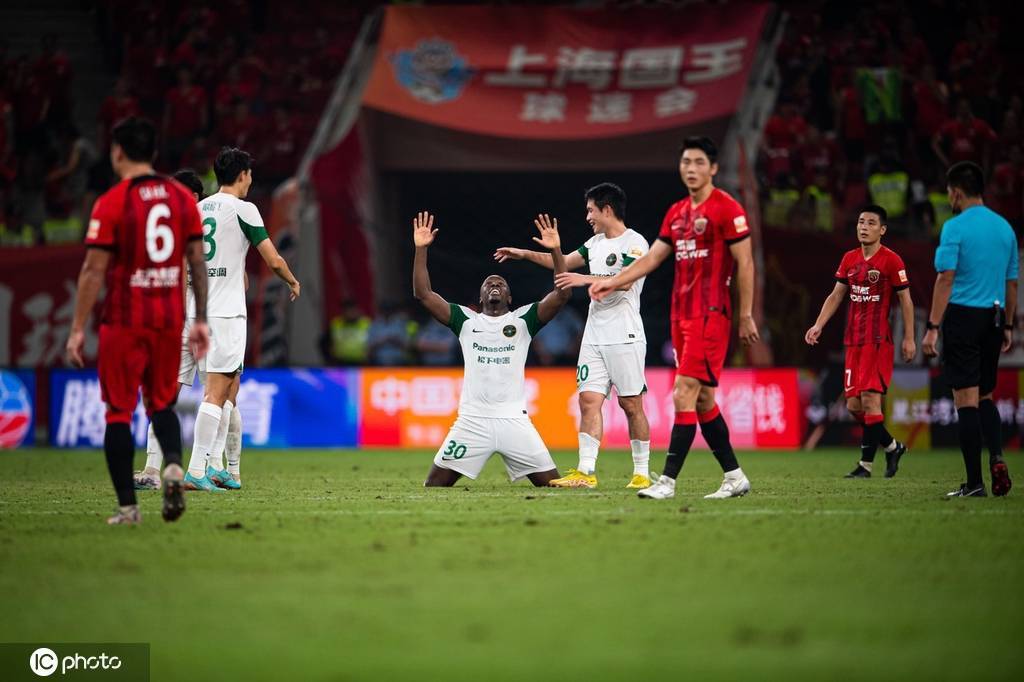 包含赛艇邀请赛焦点战:渝州雄狮队翻盘泰山雷豹队,外线火力全开。的词条 包含赛艇邀请赛焦点战:渝州雄狮队翻盘泰山雷豹队,外线火力全开。的词条